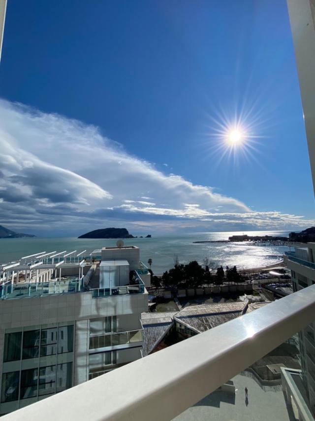 Exclusive three-room apartment in the Tre Cannet building