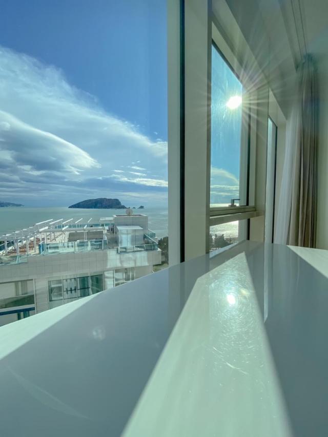 Exclusive three-room apartment in the Tre Cannet building