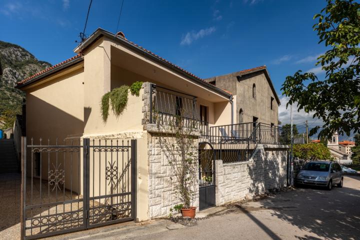 House for sale in Škaljari, Bay of Kotor!