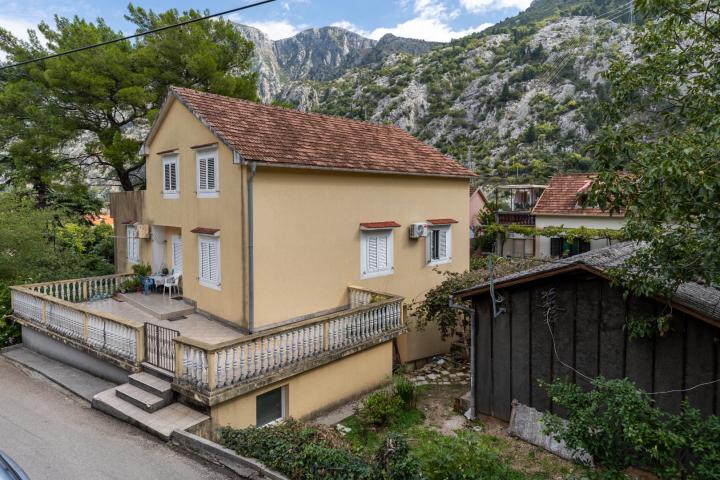 House for sale in Škaljari, Bay of Kotor!