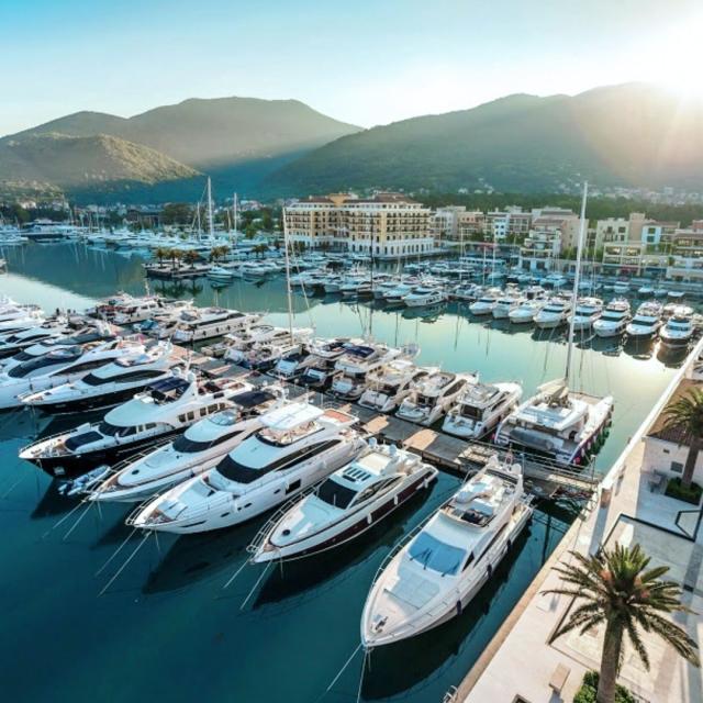 Townhouses in a gated complex in Tivat (Kavač)