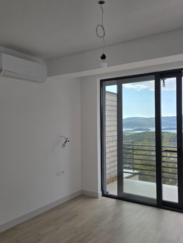 Townhouses in a gated complex in Tivat (Kavač)
