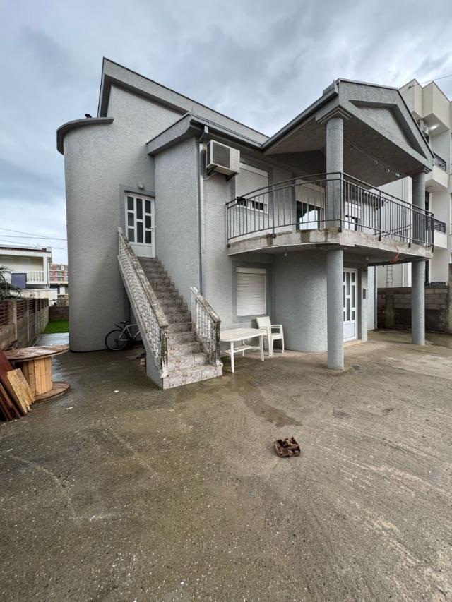 For sale spacious house in the area of Green Market, Bar