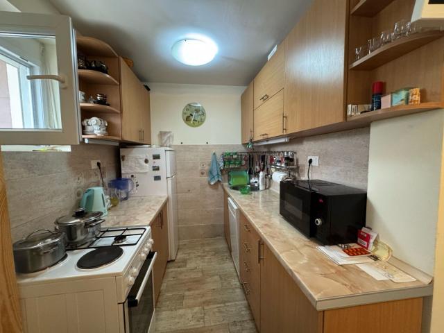 Spacious house and apartments for rent in Sutomore. 