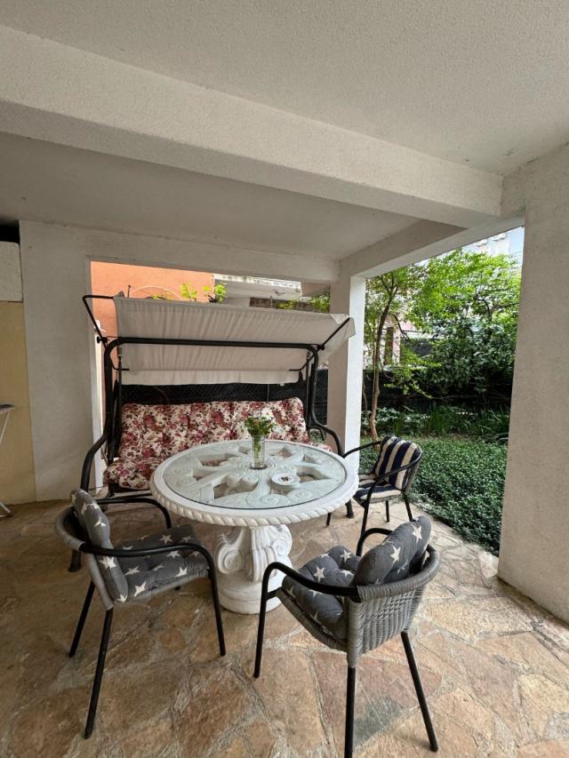 Spacious house and apartments for rent in Sutomore. 