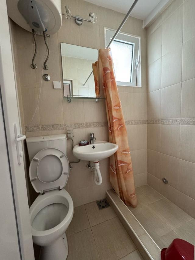 Spacious house and apartments for rent in Sutomore. 