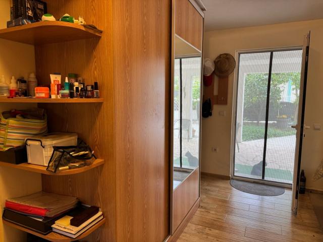 Spacious house and apartments for rent in Sutomore. 