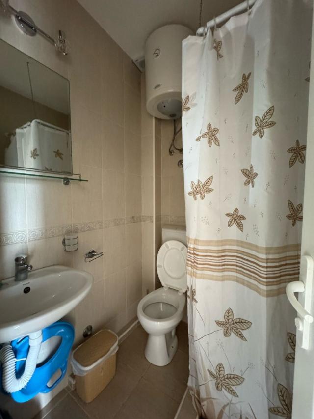 Spacious house and apartments for rent in Sutomore. 