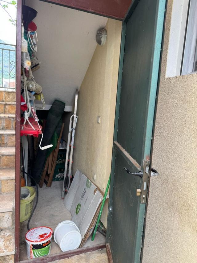 Spacious house and apartments for rent in Sutomore. 