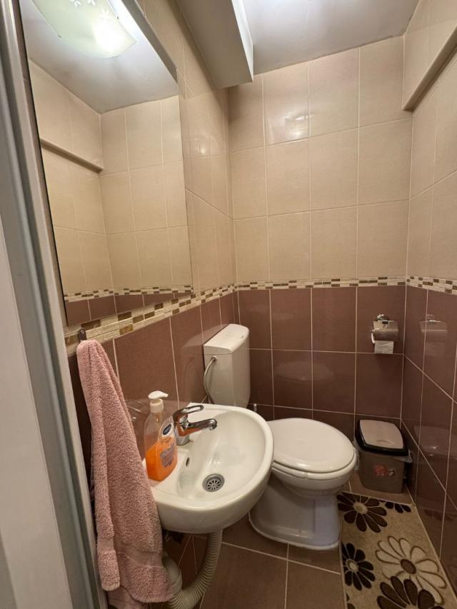 Spacious house and apartments for rent in Sutomore. 