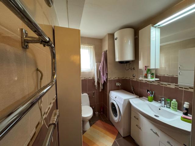 Spacious house and apartments for rent in Sutomore. 