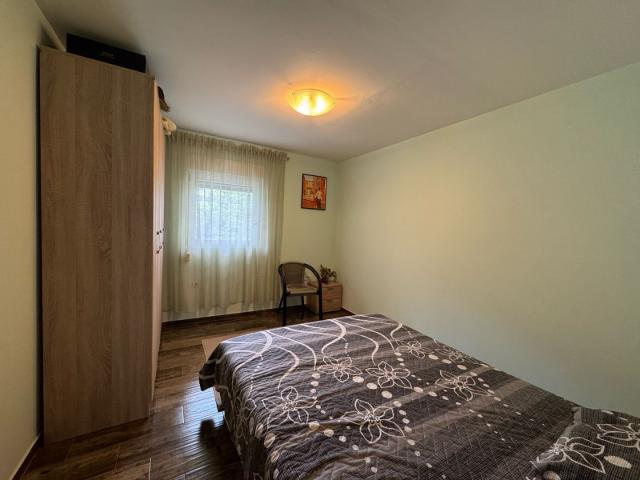 Spacious house and apartments for rent in Sutomore. 