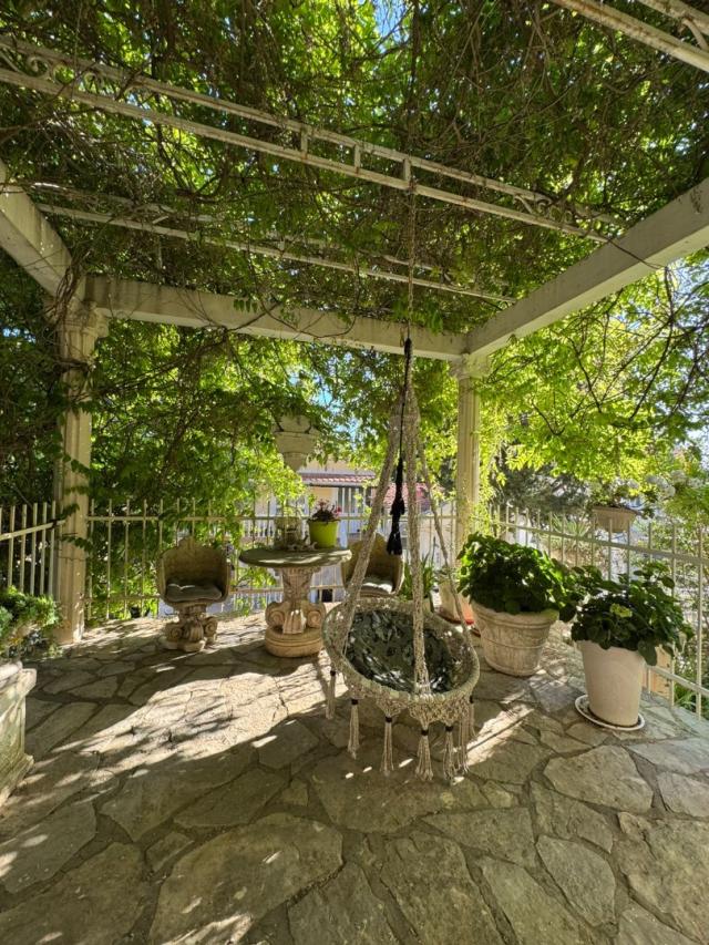 Bar, Shushan. Three-story house with a garden and sea views. €365,000