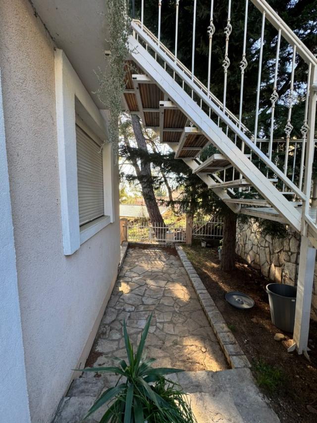 Bar, Shushan. Three-story house with a garden and sea views. €365,000