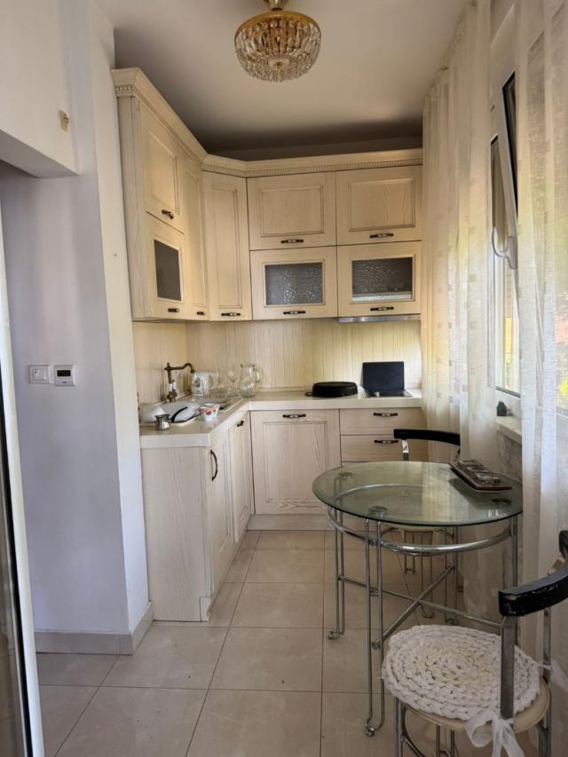 Bar, Shushan. Three-story house with a garden and sea views. €365,000