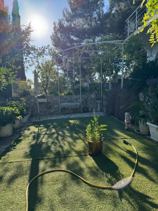 Bar, Shushan. Three-story house with a garden and sea views. €365,000