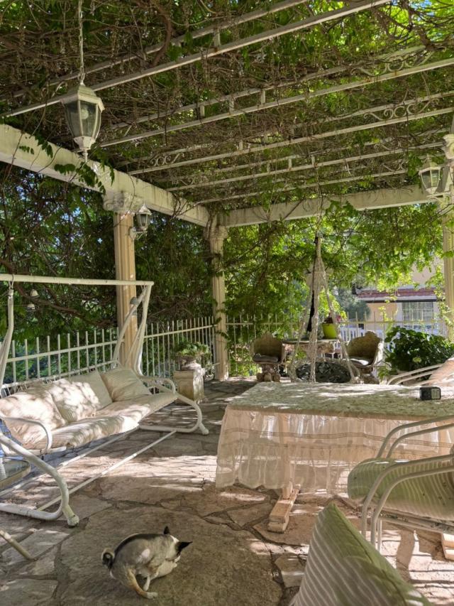 Bar, Shushan. Three-story house with a garden and sea views. €365,000