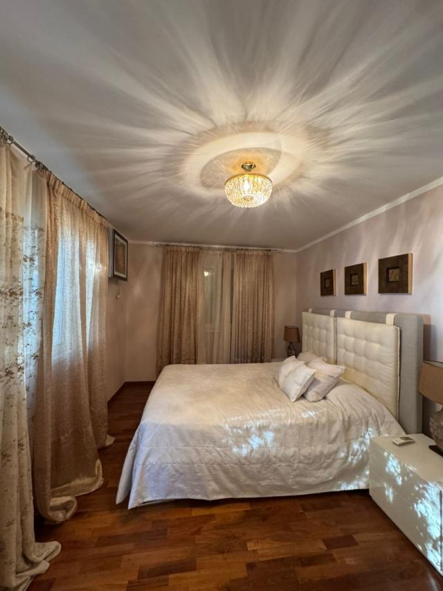 Bar, Shushan. Three-story house with a garden and sea views. €365,000
