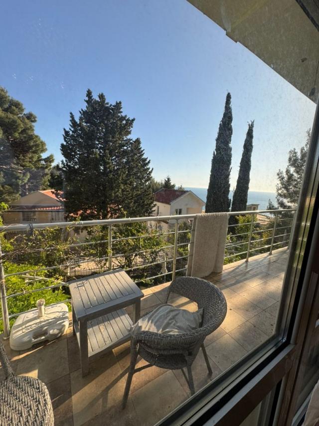 Bar, Shushan. Three-story house with a garden and sea views. €365,000