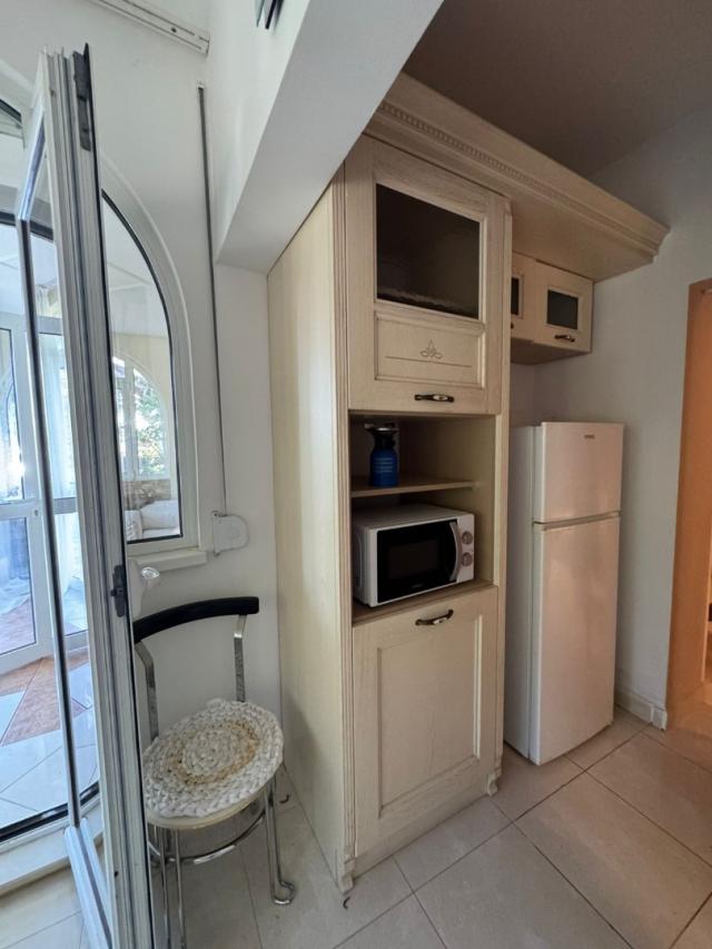 Bar, Shushan. Three-story house with a garden and sea views. €365,000