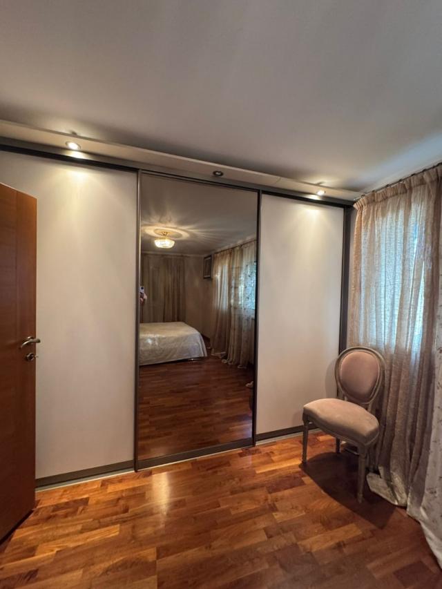 Bar, Shushan. Three-story house with a garden and sea views. €365,000