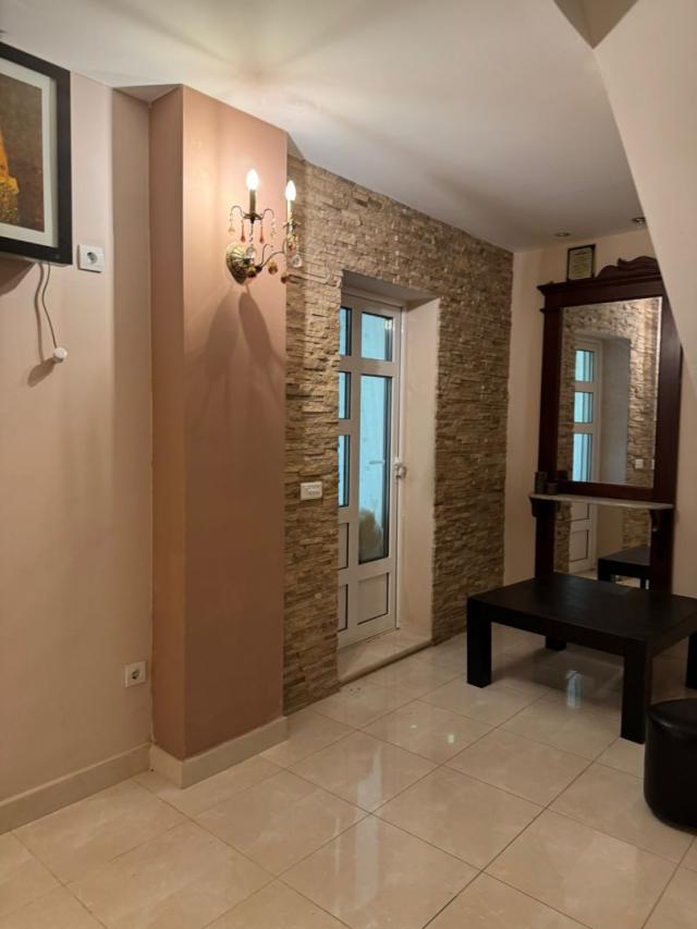 Bar, Shushan. Three-story house with a garden and sea views. €365,000