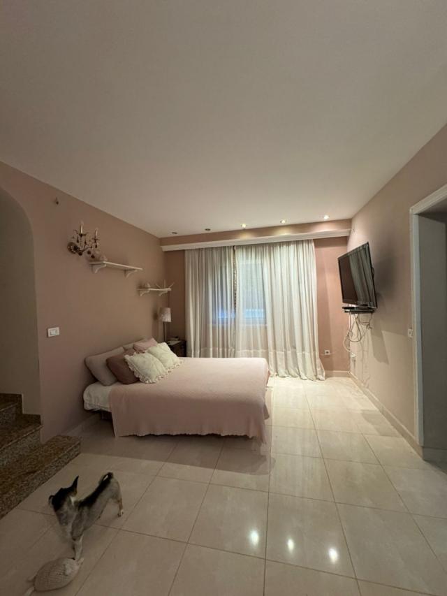 Bar, Shushan. Three-story house with a garden and sea views. €365,000