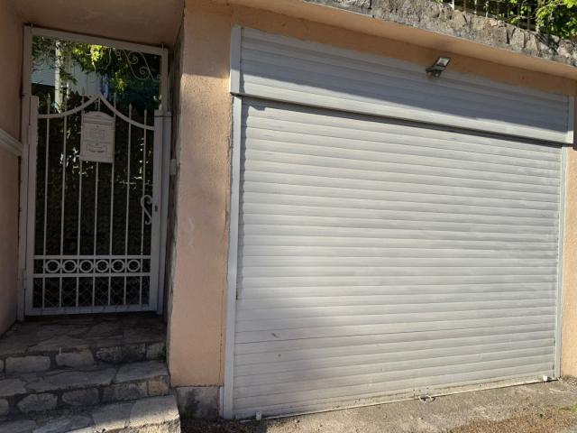 Bar, Shushan. Three-story house with a garden and sea views. €365,000