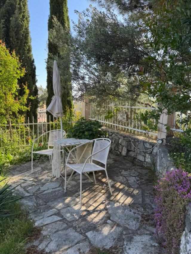Bar, Shushan. Three-story house with a garden and sea views. €365,000