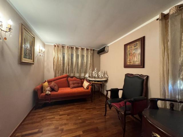 Bar, Shushan. Three-story house with a garden and sea views. €365,000