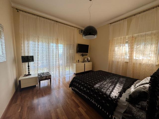 Bar, Shushan. Three-story house with a garden and sea views. €365,000