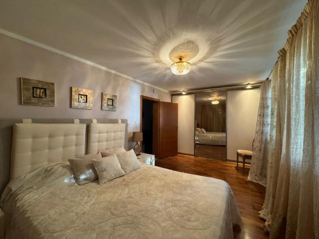Bar, Shushan. Three-story house with a garden and sea views. €365,000