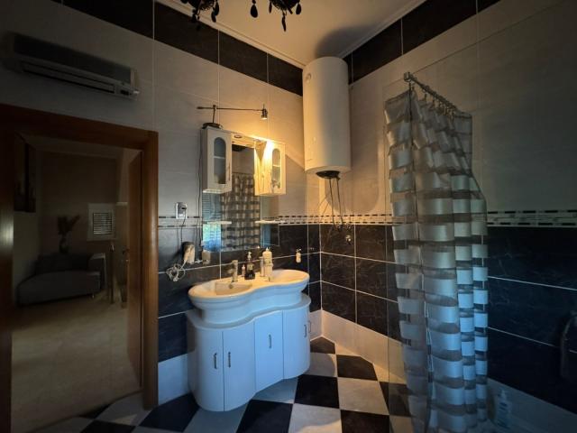 Bar, Shushan. Three-story house with a garden and sea views. €365,000
