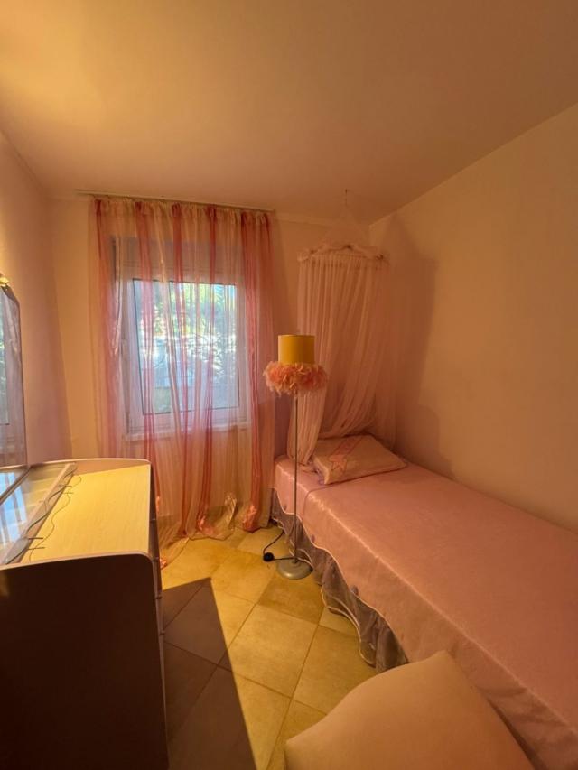 Bar, Shushan. Three-story house with a garden and sea views. €365,000
