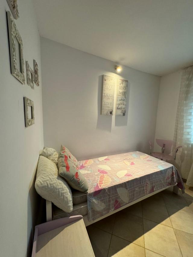 Bar, Shushan. Three-story house with a garden and sea views. €365,000