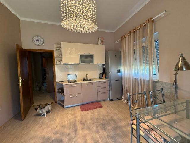 Bar, Shushan. Three-story house with a garden and sea views. €365,000