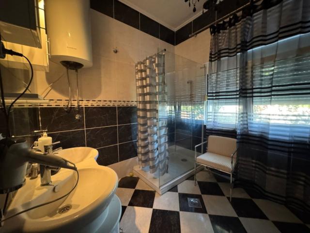 Bar, Shushan. Three-story house with a garden and sea views. €365,000