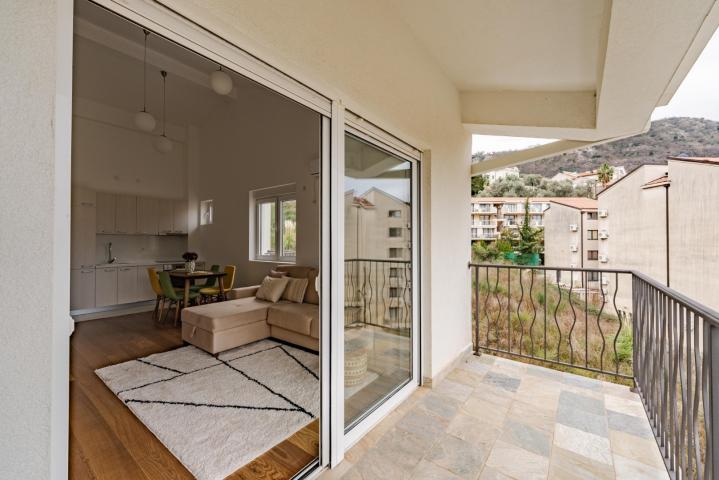 Bright and cozy 2-bedroom apartment with sea view in Przno, Budva Riviera. 