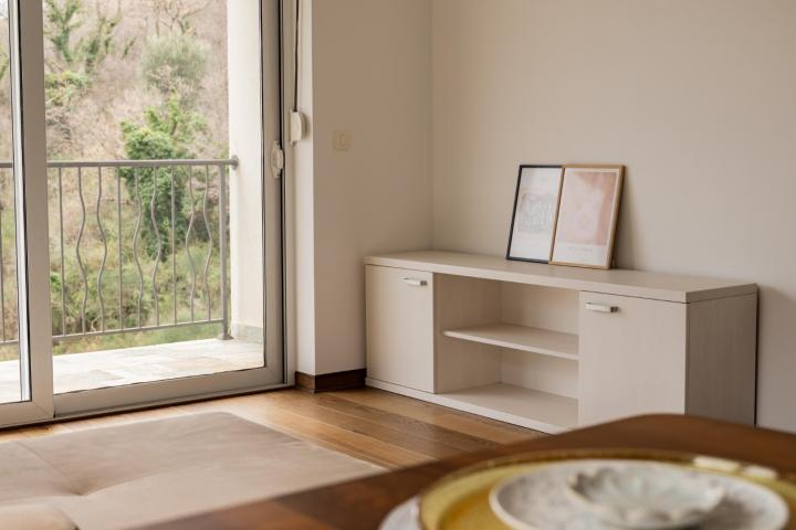 Bright and cozy 2-bedroom apartment with sea view in Przno, Budva Riviera. 