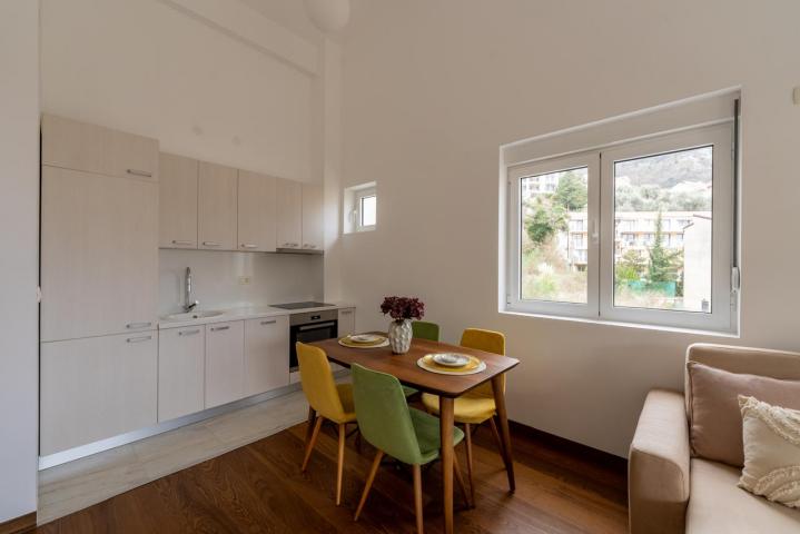 Bright and cozy 2-bedroom apartment with sea view in Przno, Budva Riviera. 