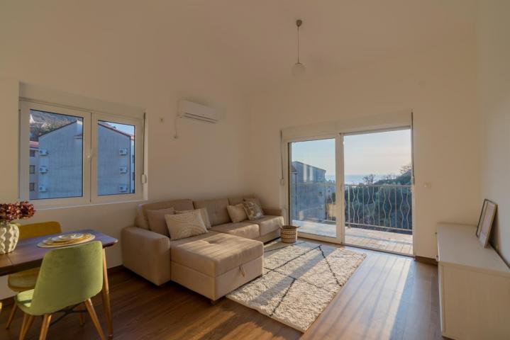 Bright and cozy 2-bedroom apartment with sea view in Przno, Budva Riviera. 