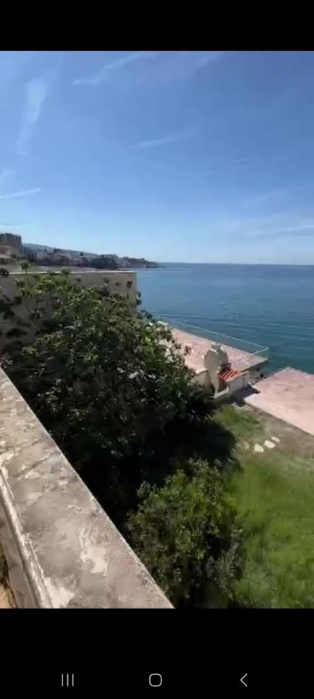 Villa for reconstruction 1st line of the sea