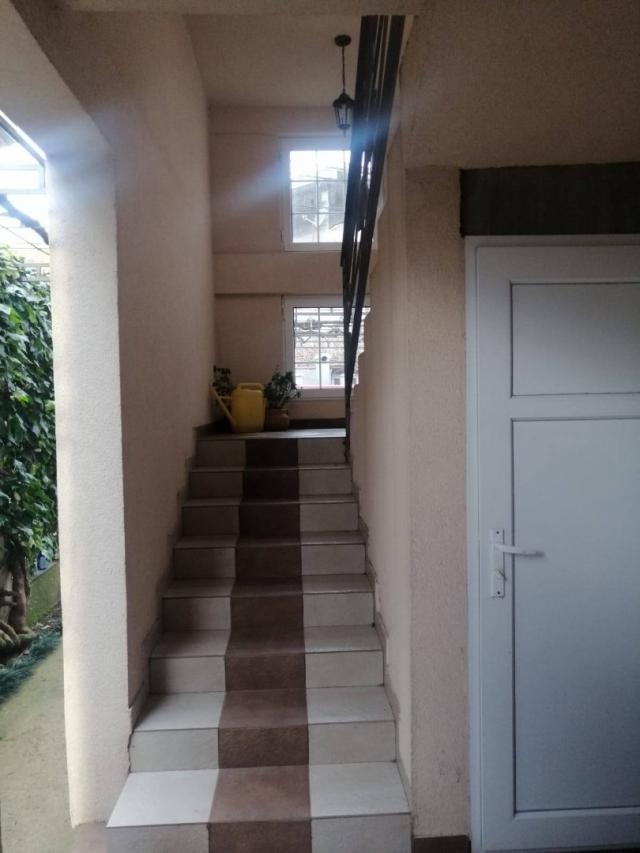 A house by the sea in Bar, Ilino district, is ideal for living and income. 