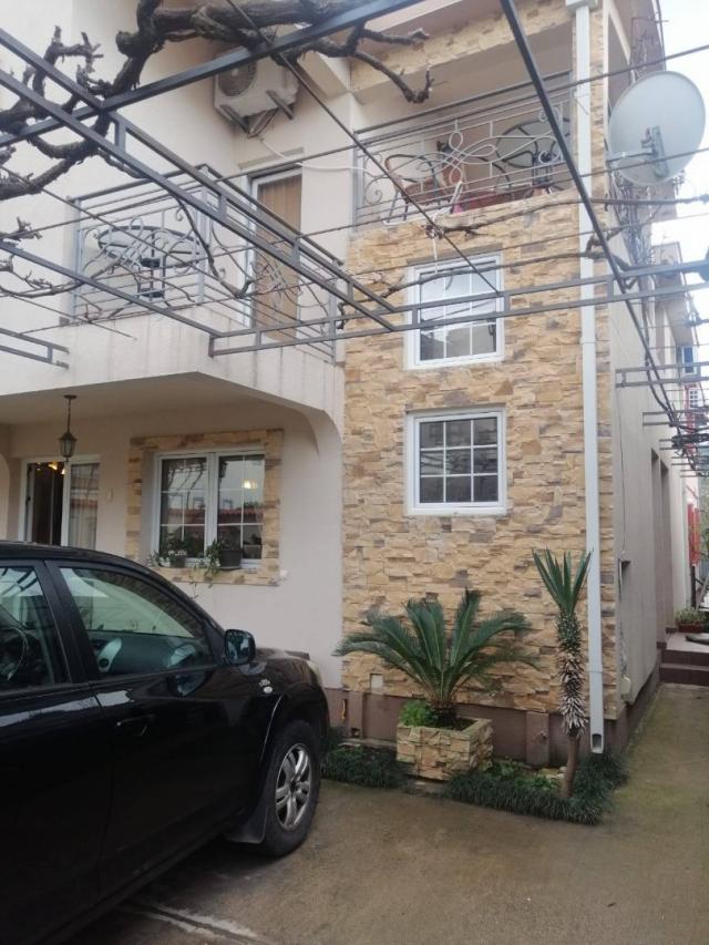 A house by the sea in Bar, Ilino district, is ideal for living and income. 