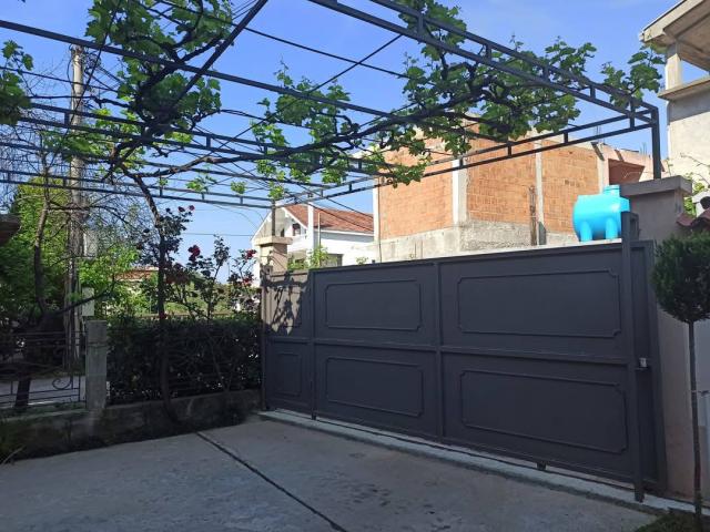 A house by the sea in Bar, Ilino district, is ideal for living and income. 