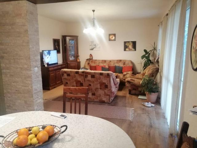 A house by the sea in Bar, Ilino district, is ideal for living and income. 