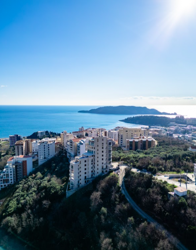 Spacious apartment with sea view - for living and recreation in Budva Riviera, Becici