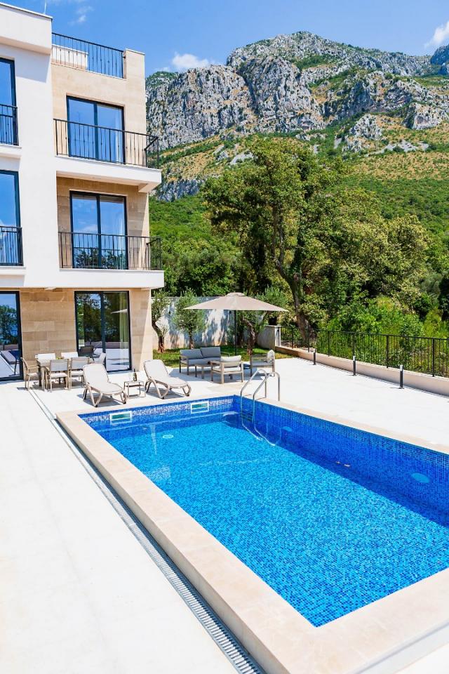 Townhouse with panoramic views of the Adriatic Sea in a gated complex in the Budva Riviera