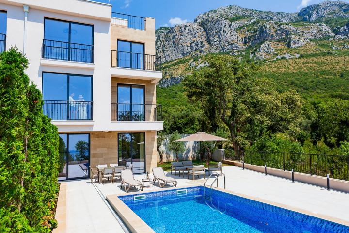 Townhouse with panoramic views of the Adriatic Sea in a gated complex in the Budva Riviera