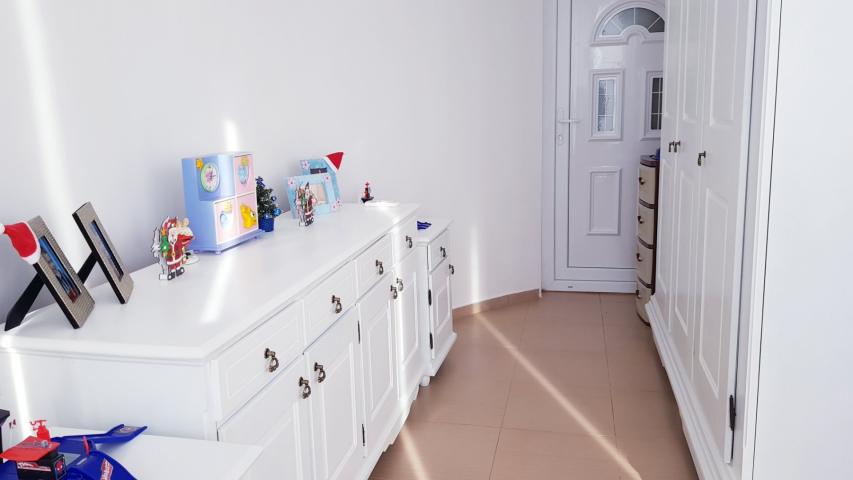 Large apartment with garage space for sale in Dobrye Vody